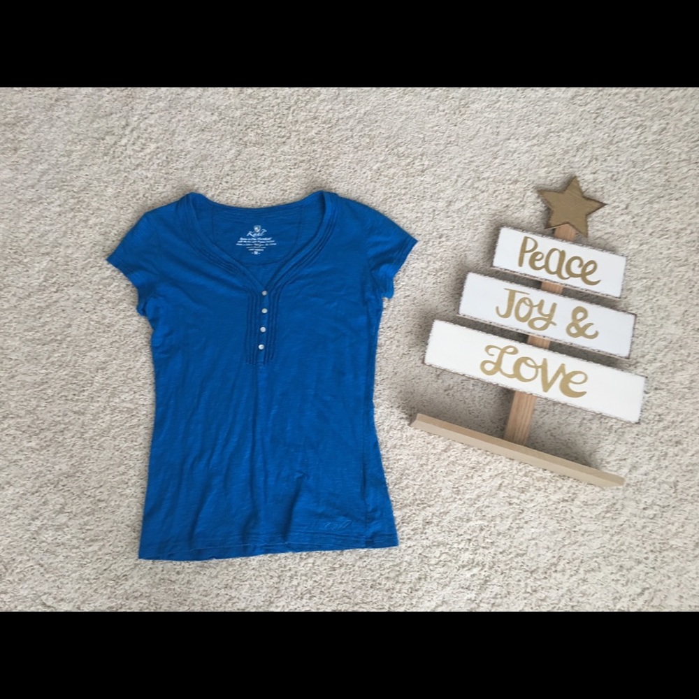 Kuhl v-neck hiking shirt with buttons